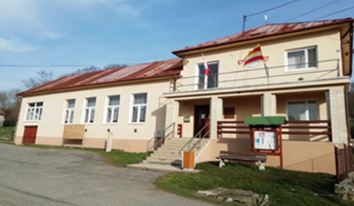 Nenávratné finančné príspevky / Rekonštrukcia okien a dverí v havarijnom stave KULTÚRNEHO DOMU - foto